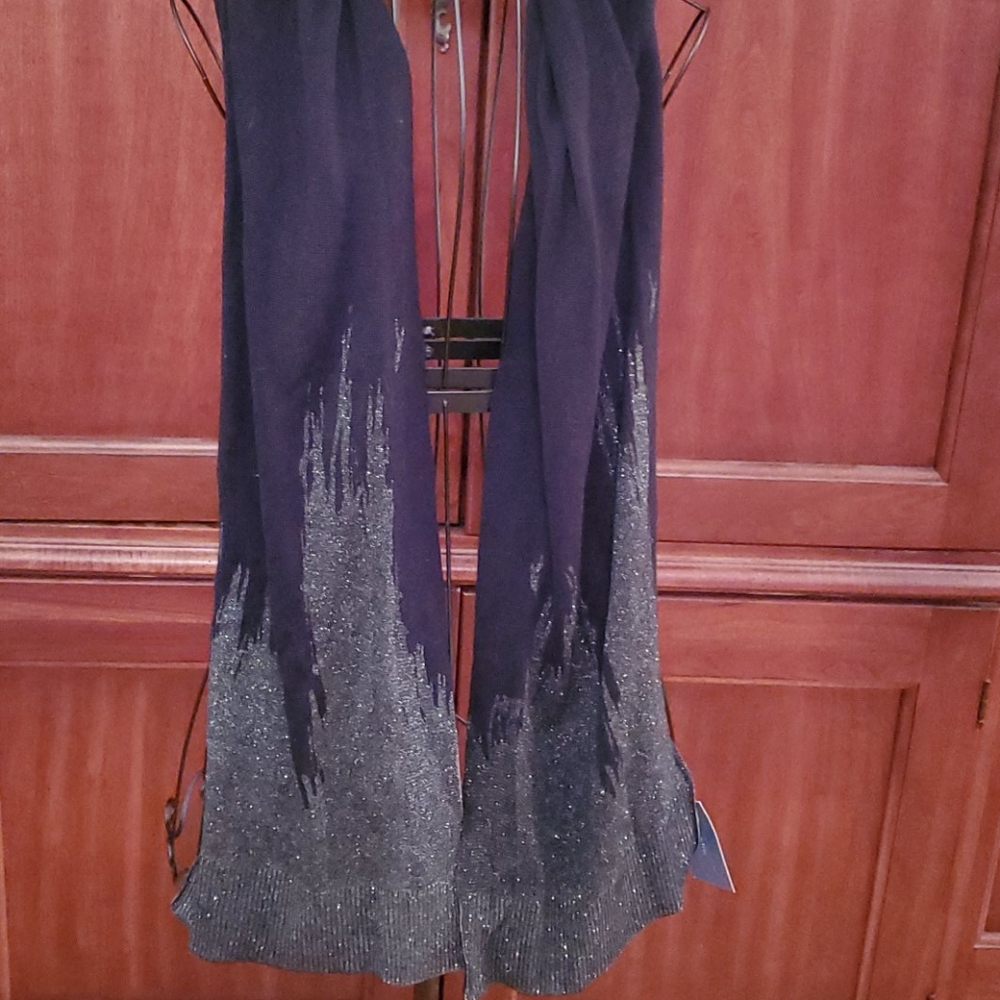 NWT Vera Wang Scarf